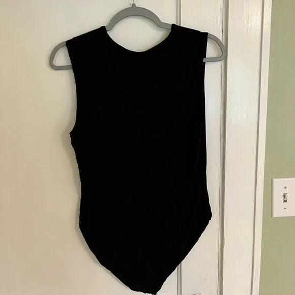 Mangopop Double Lined Black V-Neck Bodysuit - Picture 3 of 4
